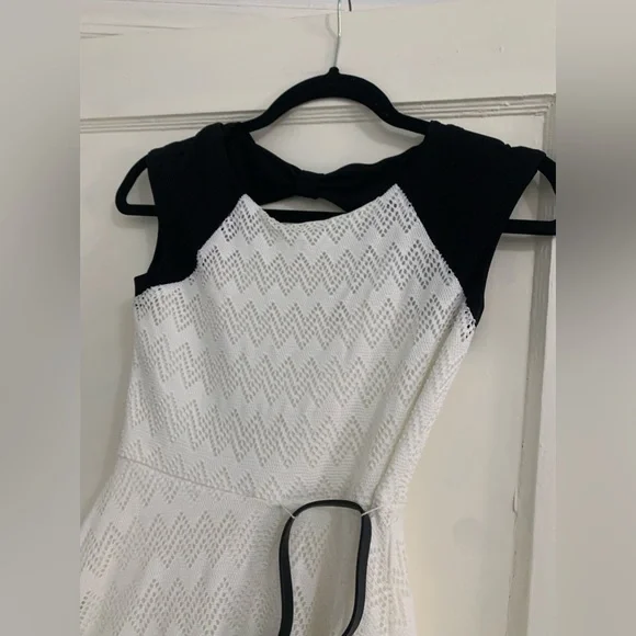 Speechless- girls formal desss - Picture 2 of 3